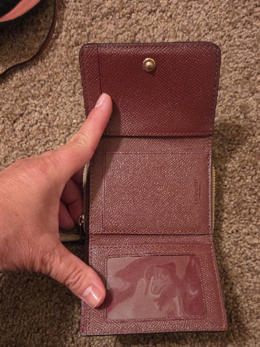 Coach Compact Trifold Wallet in Beige with Gold Logo - Picture 4 of 5